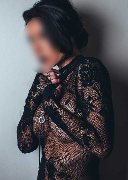 Mature Female Escorts Delhi